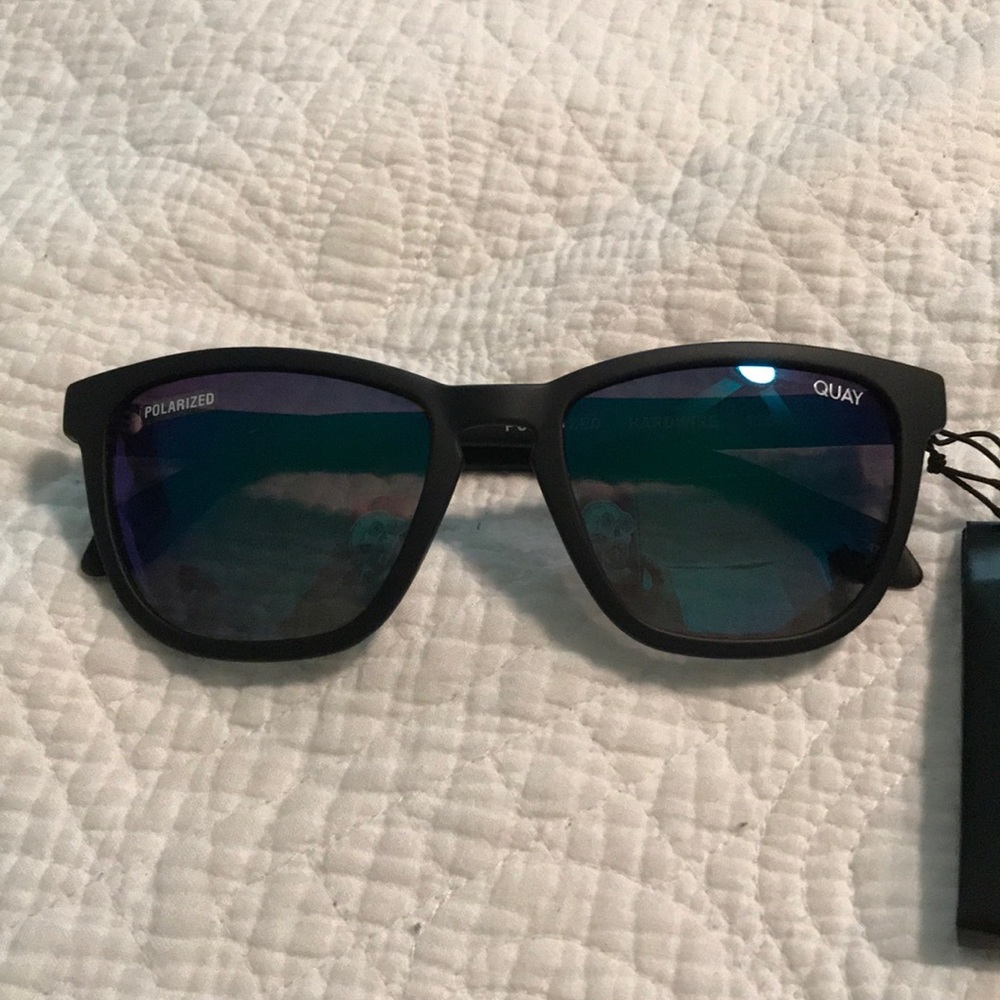 Quay polarized hardwire